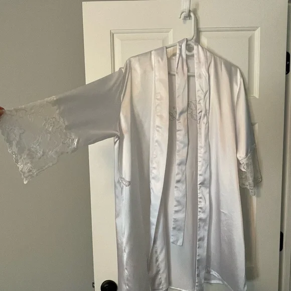 Bride Robe - Picture 4 of 4